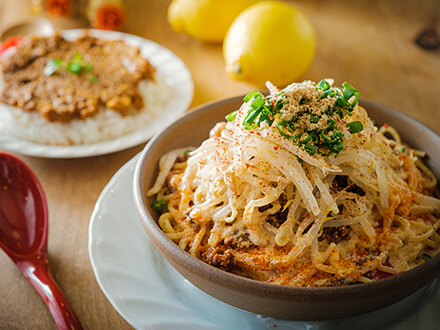 冷やし担々麺とミニドライカレーセット